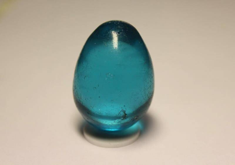 Яйцо. Яйцо пасхальное из голубого стекла