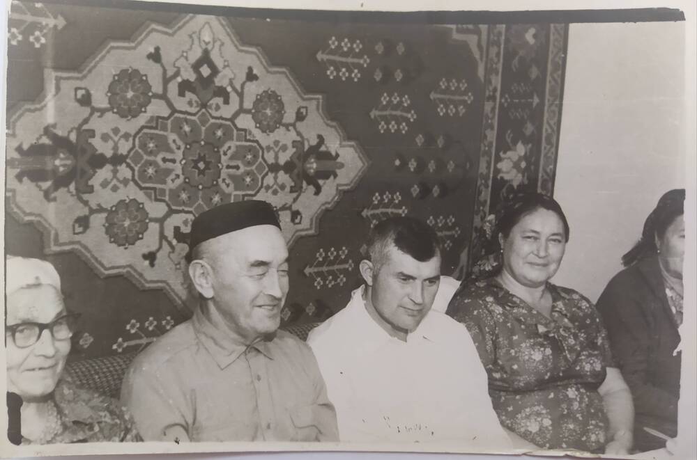 Фотография Кужакова М.Г.  с родственниками