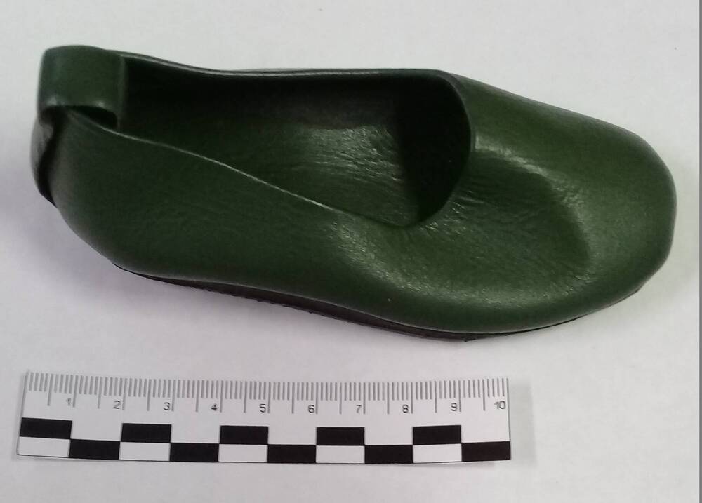 Туфли детские зелёные (правый)