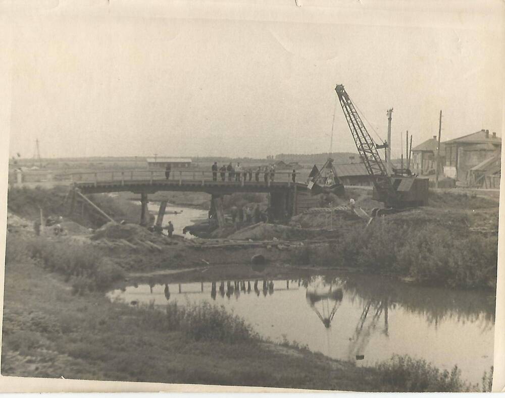 Фотография Строительство моста через р. Тептятку