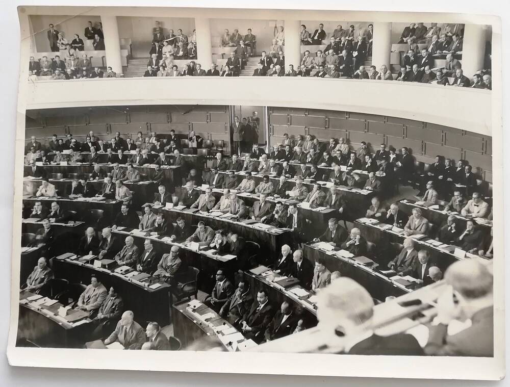 Фотография зала заседания Всемирной ассамблеи мира 1955 года в Хельсинки