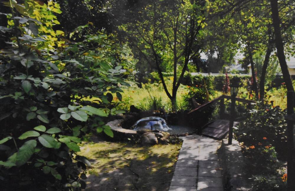 Фотография. Усадьба Ю. Н. Прохина. Мостик через садовый ручеек.