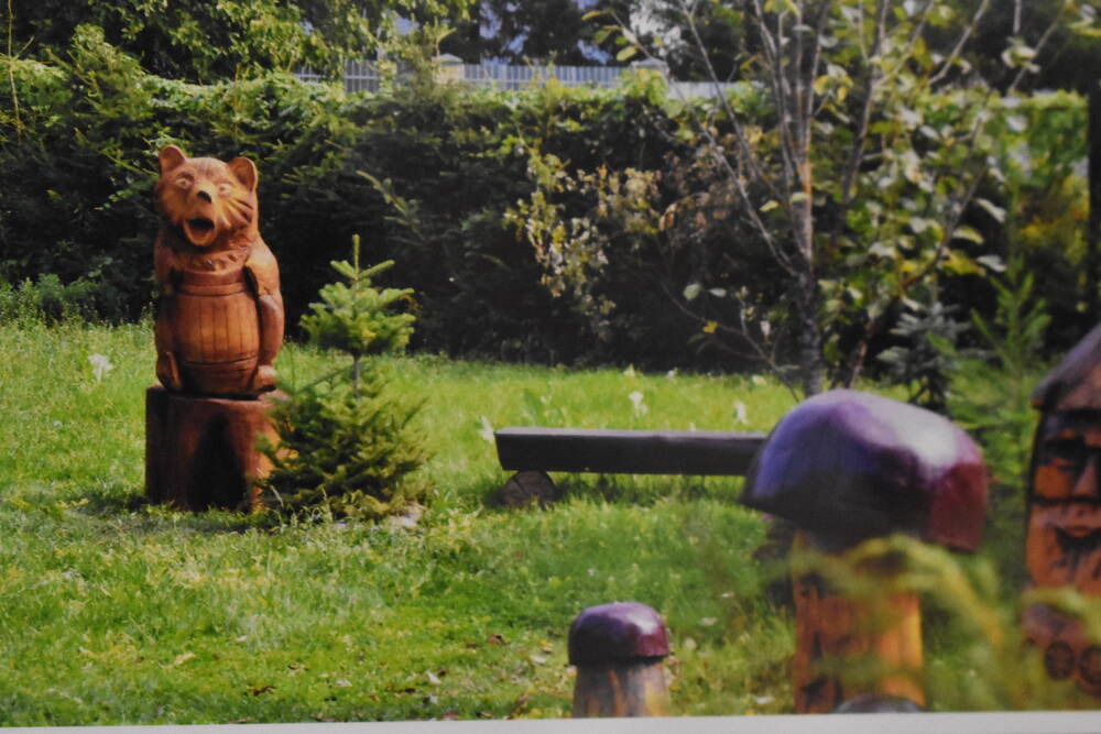Фотография. Усадьба Ю. Н. Прохина. Медведь охраняет свои владения