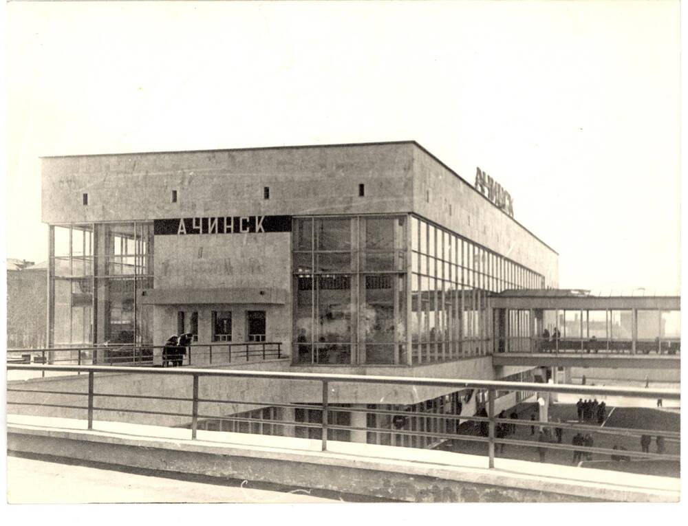 Фотография Ж/Д вокзал. Вид с восточной стороны (площадка смотровая)