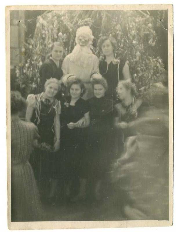 Фотография. Встреча Нового года в районном Доме культуры. Посёлок Будогощь. 31 декабря 1957г.