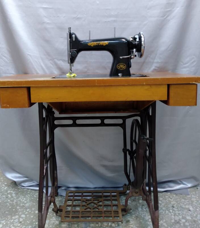 Машинка швейная БССР -3 ШМ. Орша с ножным приводом