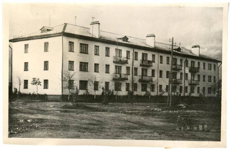 Фотография. 36-ти квартирный дом Слободского фанерного комбината «Красный якорь» площадью 1096,95 кв.м. на Демьянке, построенный в 1961 году