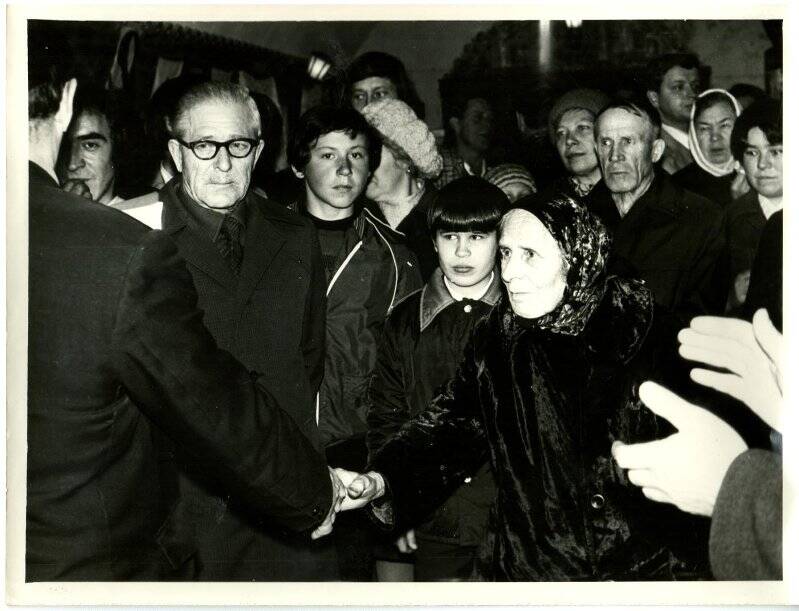 Фотография. Открытие выставки народных умельцев 4 октября 1980 г. в Слободском краеведческом музее.