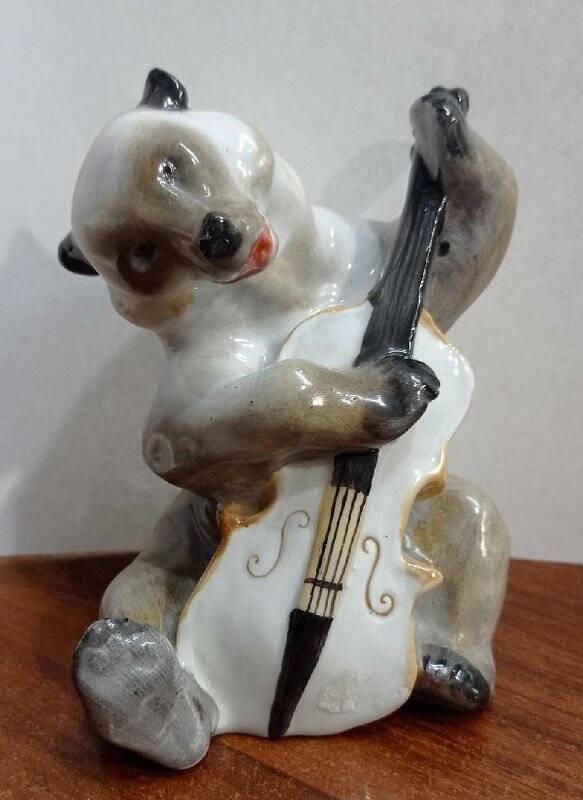 Статуэтка «Медведь с контрабасом» из комплекта статуэток по басне И. А. Крылова «Квартет»