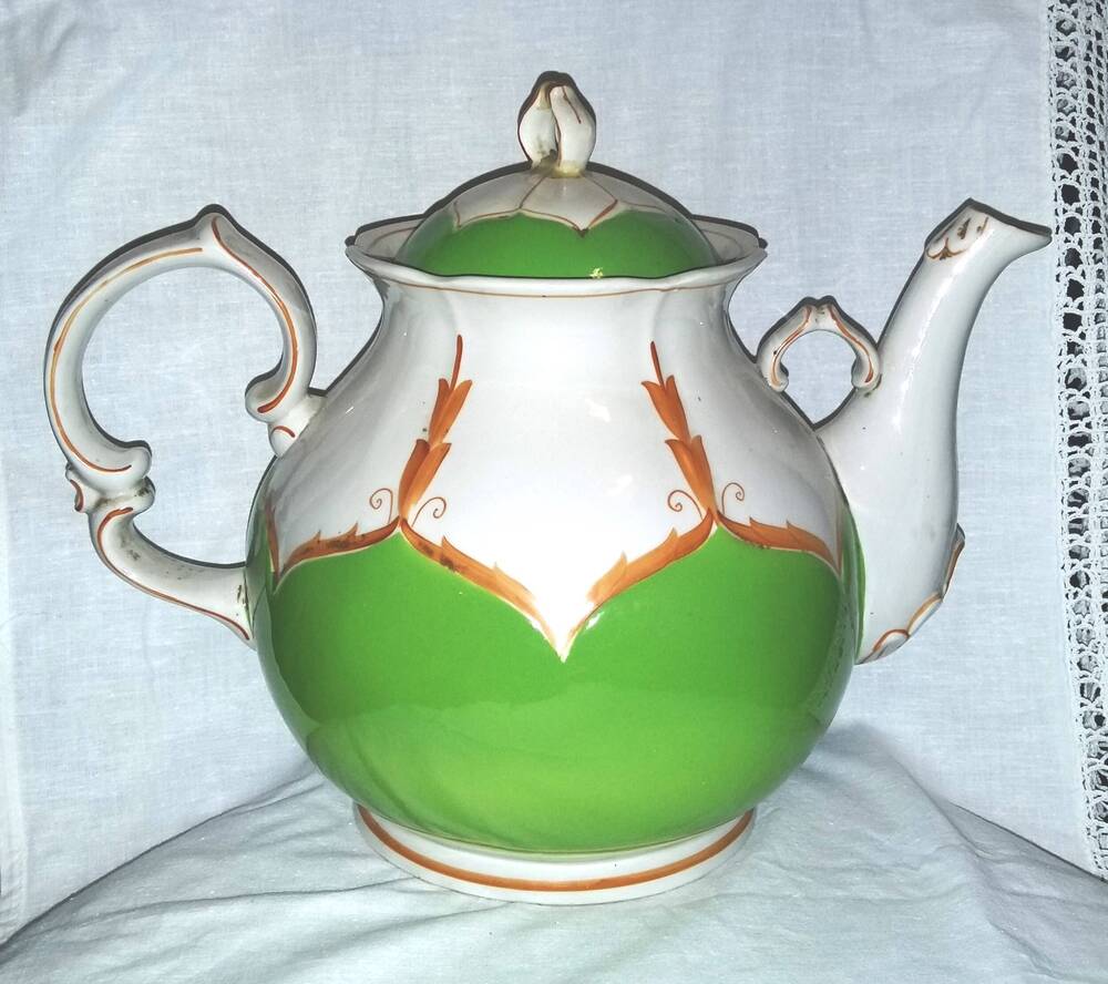 Чайник большой заварочный на невысокой ножке, шарообразной формы. 1970-1980-е гг.