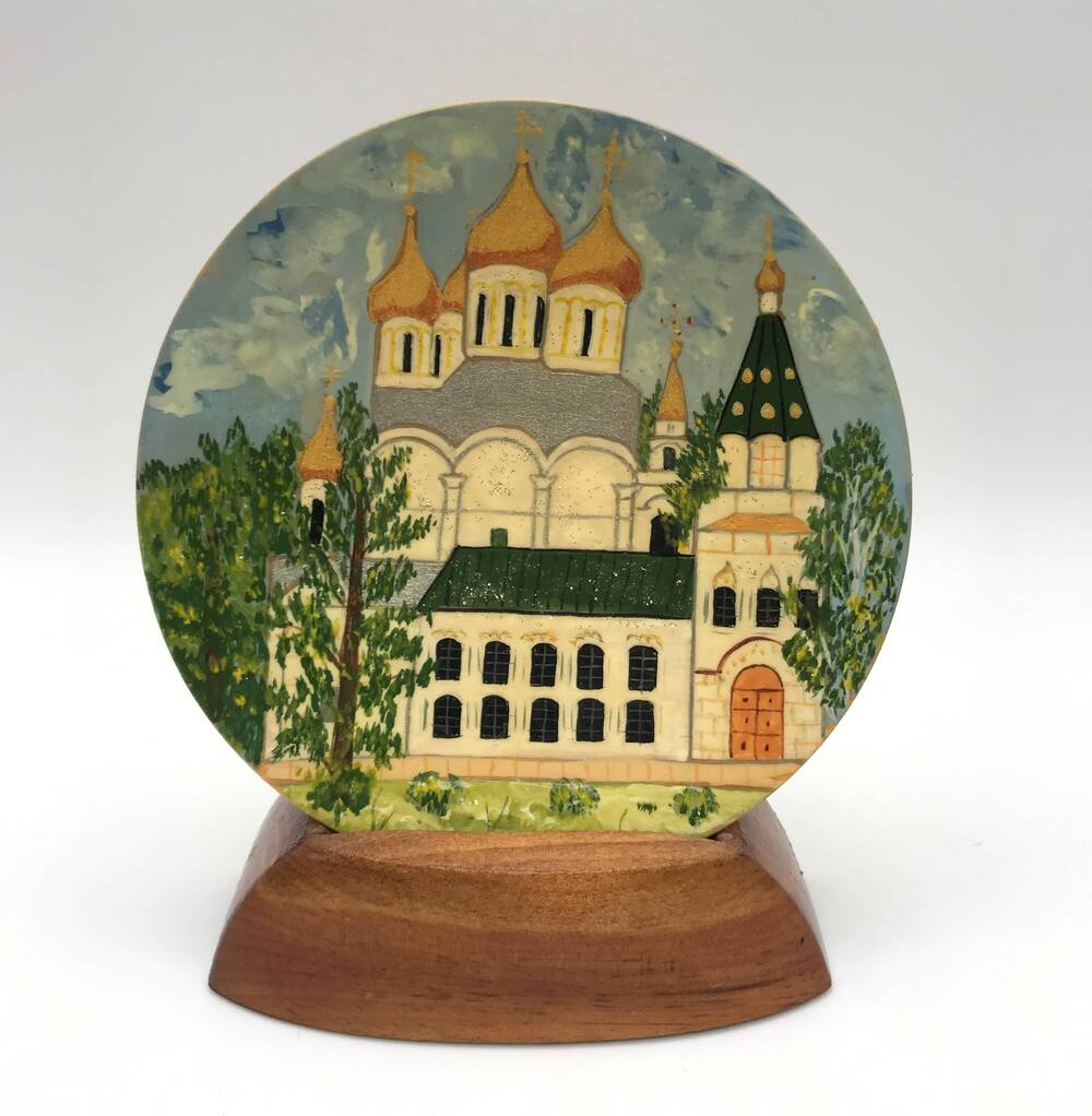 Тарелка деревянная с росписью,  на подставке
Вид на Ипатьевский монастырь,  г. Кострома