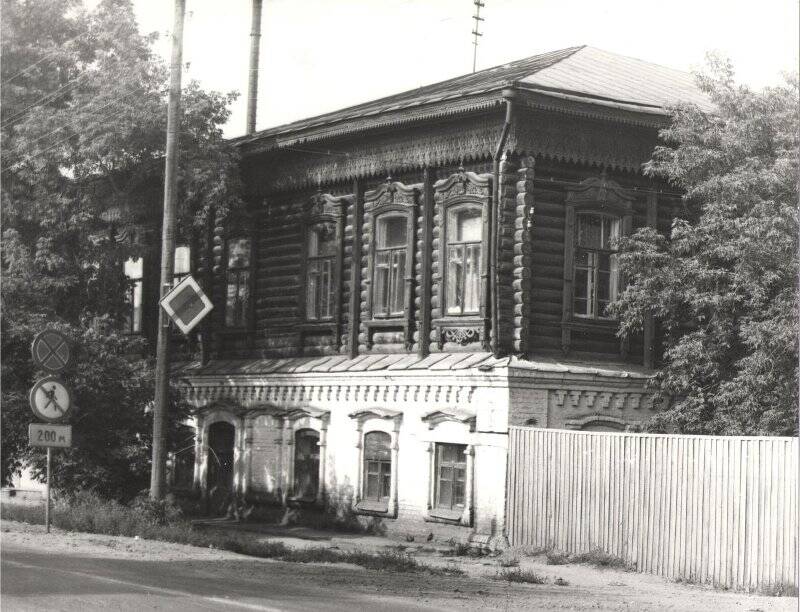 Фотография. Здание по ул.Урицкого,13 в г. Камышлове.