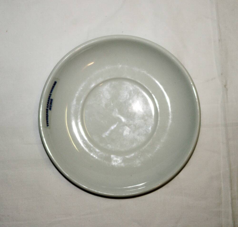 Блюдце от чайной пары с логотипом: Троицкий краеведческий музей. 2000 г.