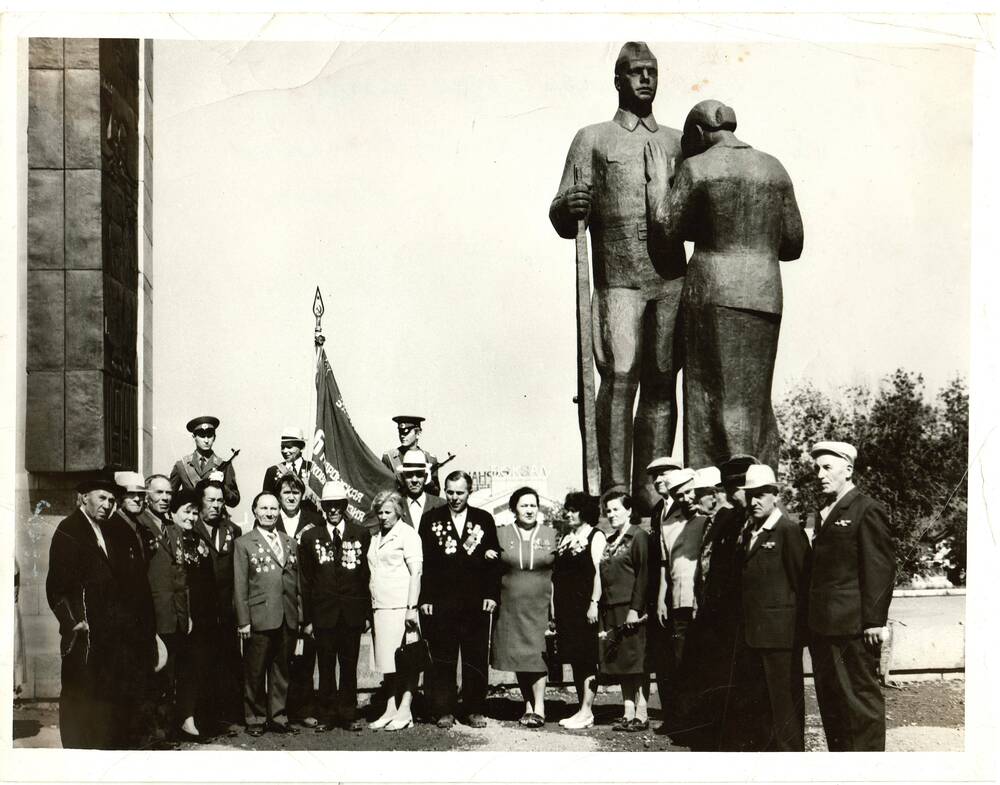 Фотография. Встреча однополчан Бобрышев Н.В. 1977 г.