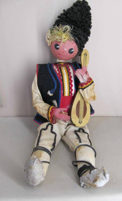 Национальная болгарская кукла.