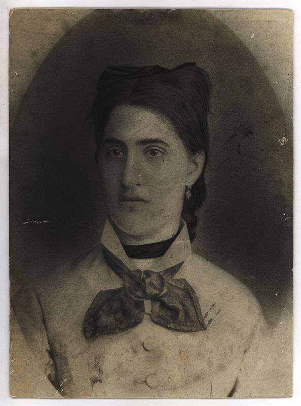 Фотопортрет Кроткой Александры Ивановны,дочери Депальдо К.М.,во время службы в армии в г.Орехово-Зуево