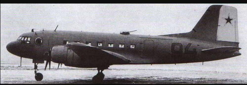 Фото. Военно-транспортный самолет ИЛ-14 периода сороковых годов.