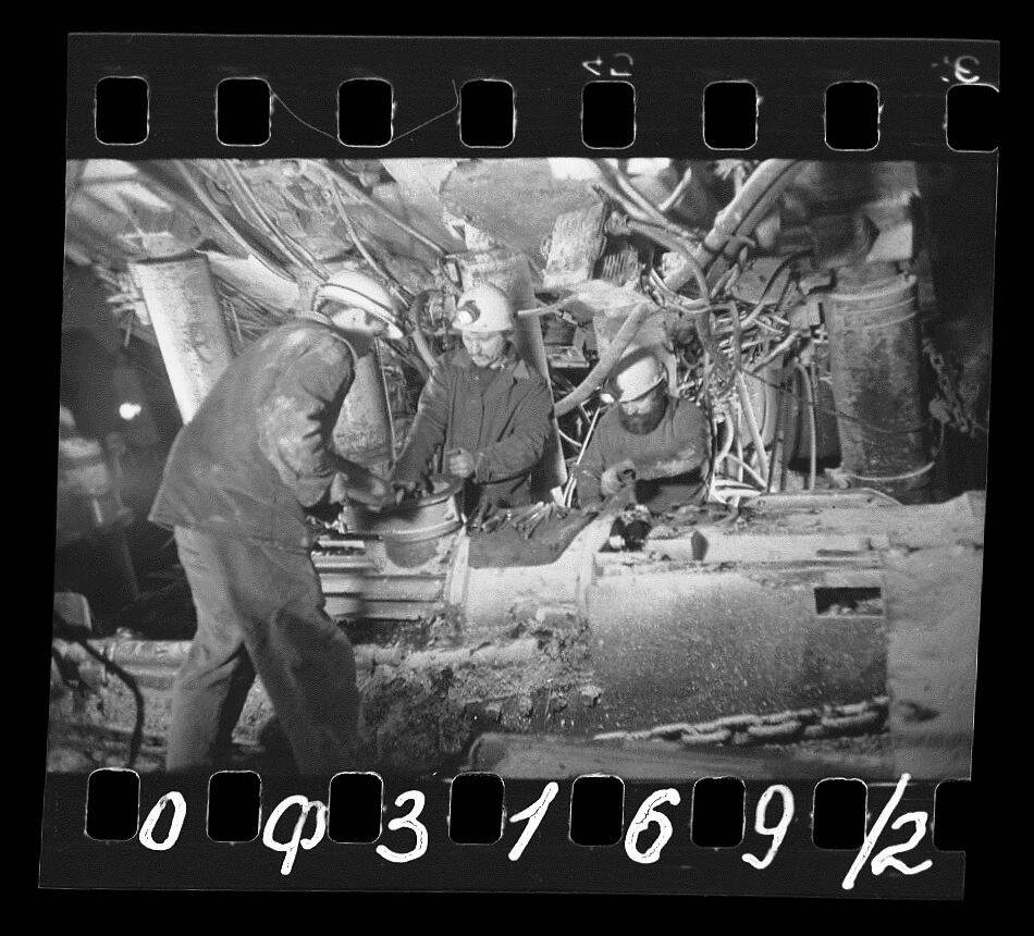 Фотонегатив Боровиков А.Ф. В лаве шахты “Центральная”