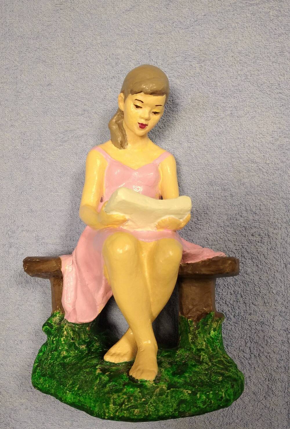 Статуэтка (скульптура) «Девочка с книгой».