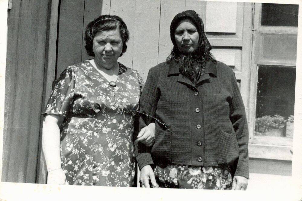 Нестеренко Евдокия Петровна с матерью.