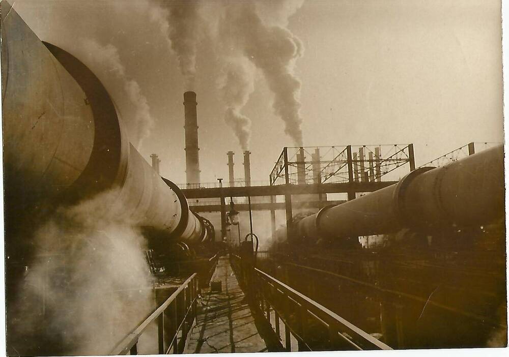 Фотография Дымят трубы завода