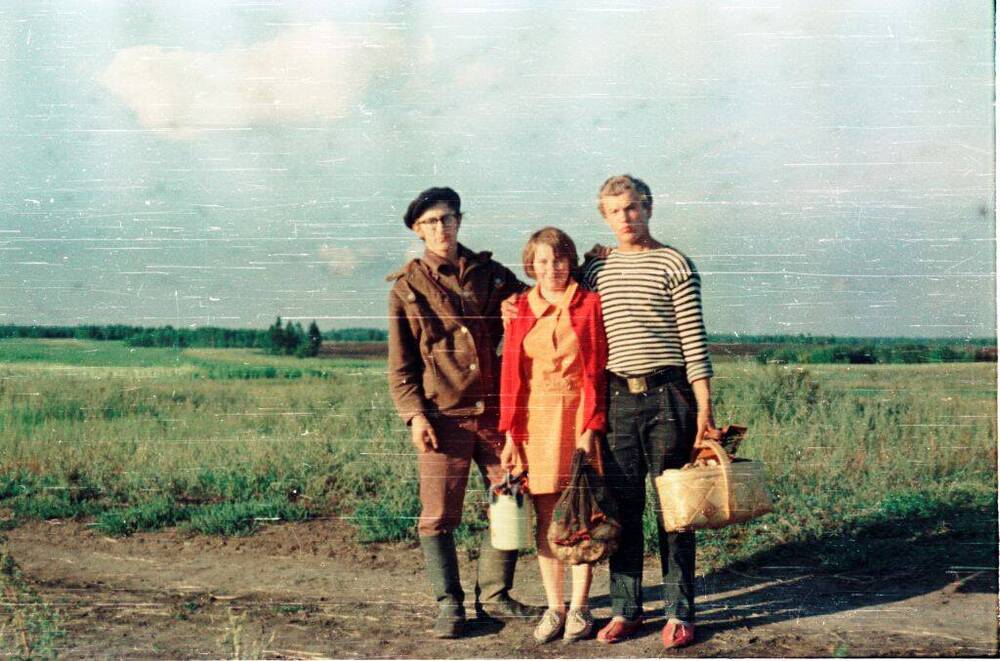 Негатив. Фотоплёнка Природа. Линейка в Кежемской СШ. 1973г.