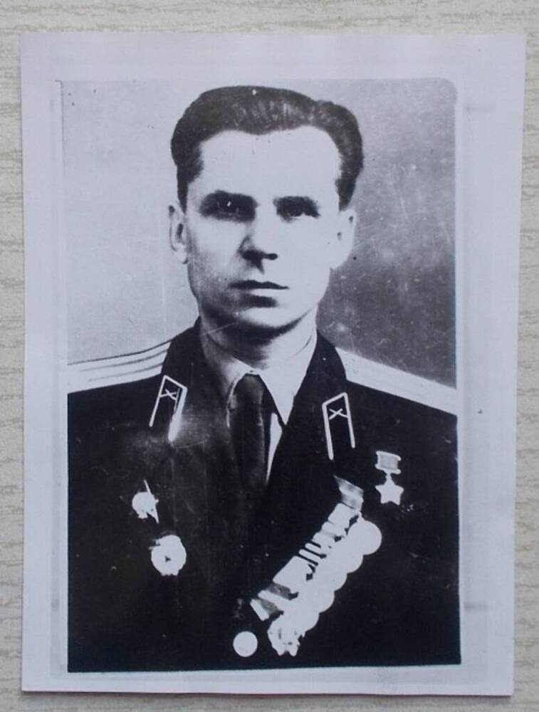 Фотопортрет. Герой Советского Союза подполковник в запасе Герасин В.В., бывший командир взвода автоматчиков 97 гсп 31 гсд. Копия. 