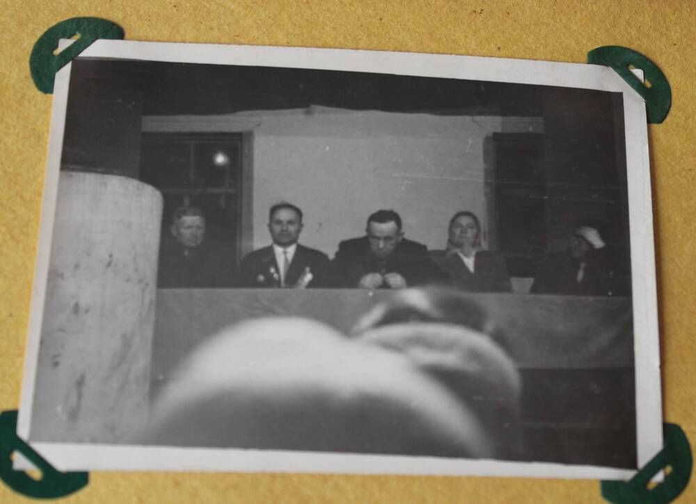 Фотография из альбома Из истории Алманчиковской средней школы. Собрание ко Дню Победы