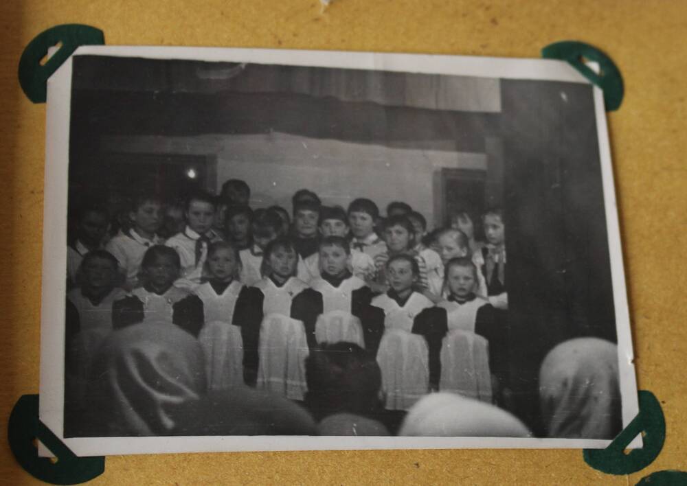 Фотография из альбома Из истории Алманчиковской средней школы. Концерт