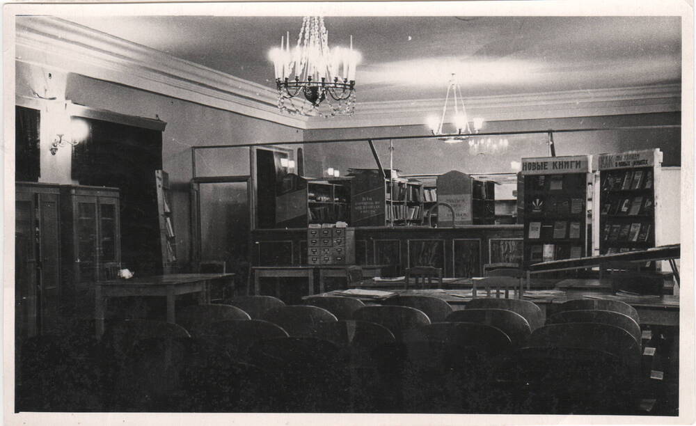 Фото. В библиотеке цемзавода, 1960-70-е гг.