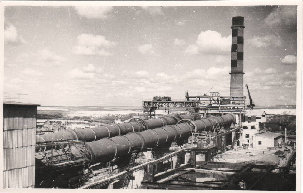 Фото. Завершение строительства 7-й печи цемзавода, 1968 г.