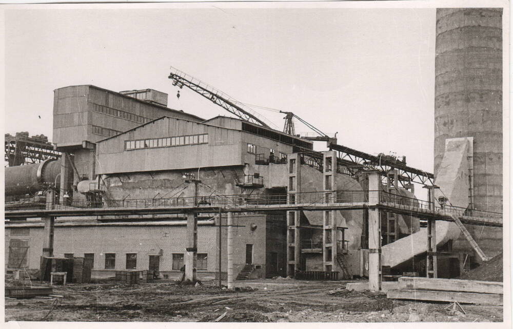 Фото. Здание грейферного склада 2-го цемпроизводства, 1960-е гг.