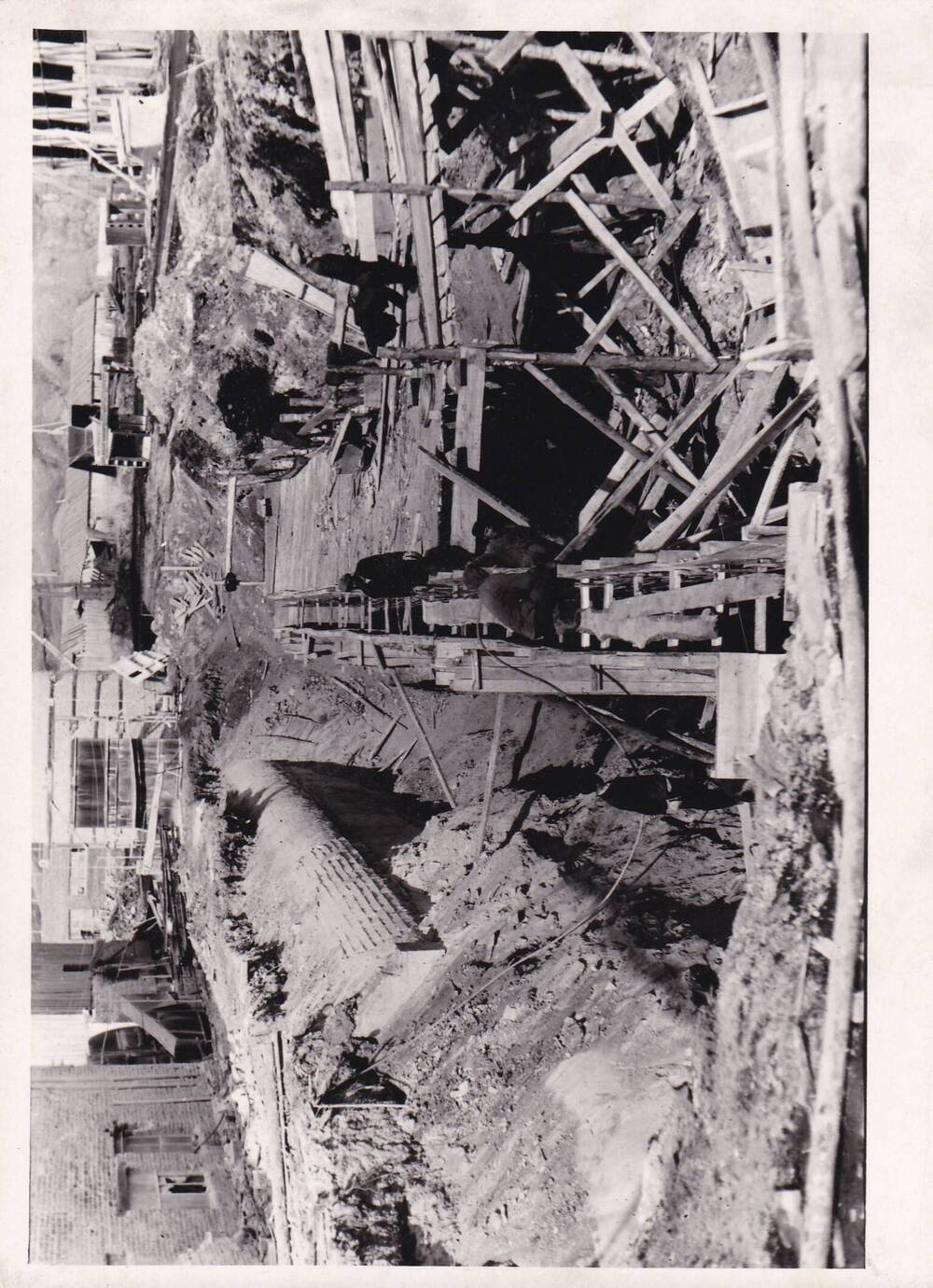 Фотография. Строительство нового ванного цеха Красноусольского стекольного завода. 1973 год.