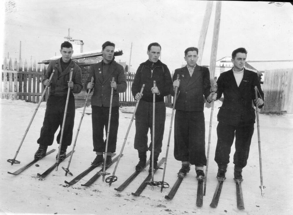 Фотография. Участники лыжного похода в честь выборов в Народные судьи.