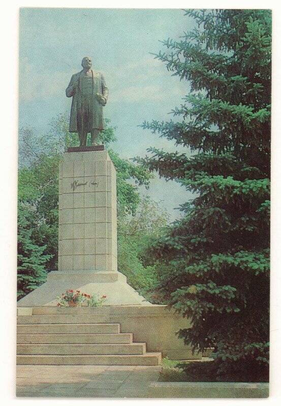 Площадь энгельса. Памятник Ленину Энгельс. Площадь свободы Энгельс памятник Ленину. Энгельс площадь Ленина Ленина. Памятник Ленина Энгельс площадь Ленина ярмарка.