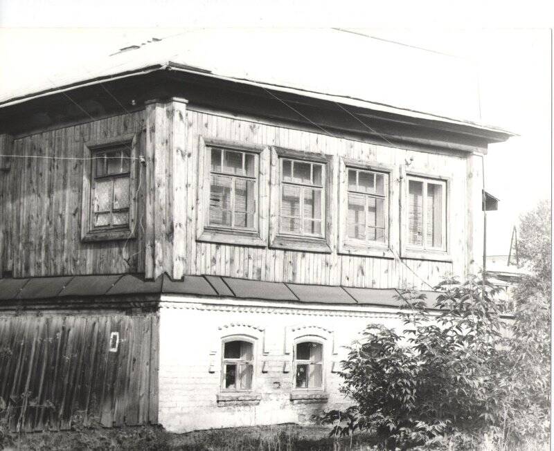 Фотография. Здание по ул.Урицкого,14 в г. Камышлове.