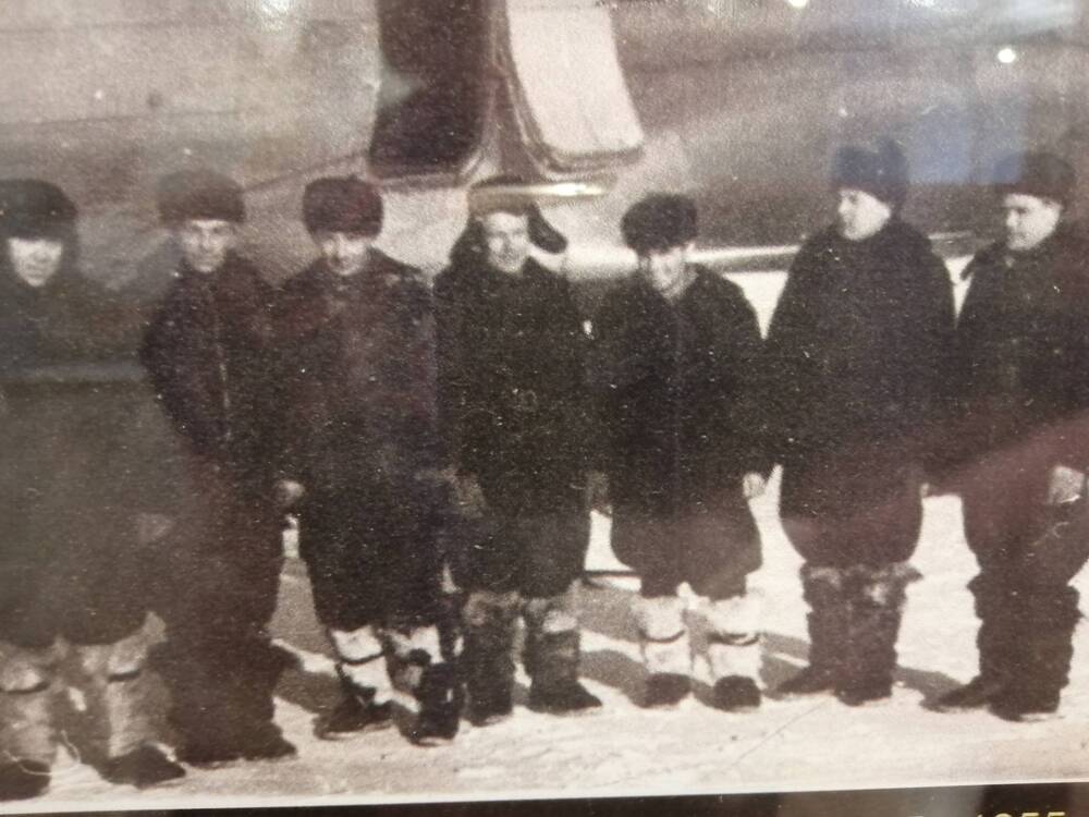 Фото. На полярной станции СП-5. Муса Гареев второй слева. 1956 год.
