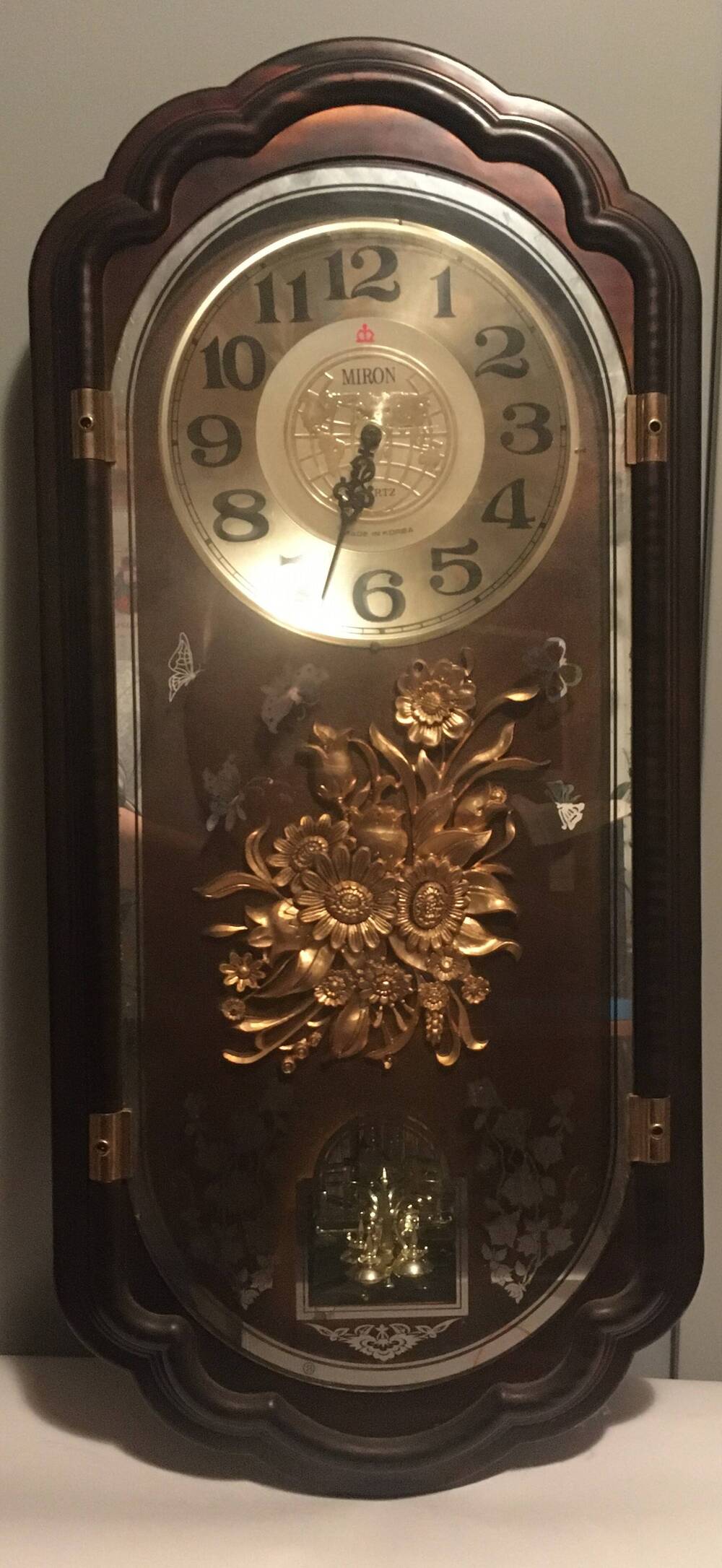Часы марки Miron, настенные с вертушкой, 1995 г.