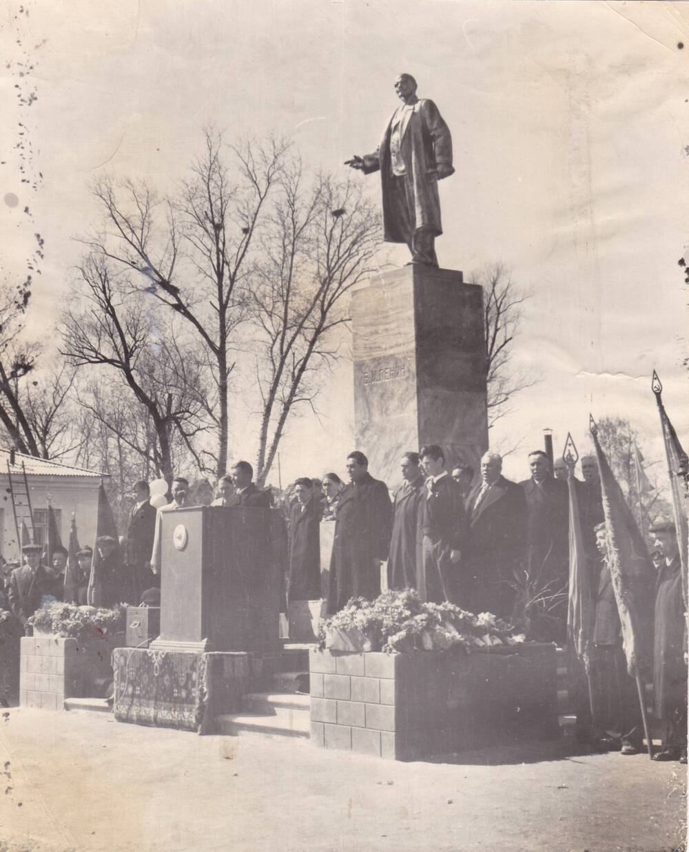 Фотография.  Митинг жителей поселка Красноусольский, 1 мая 1961 год.