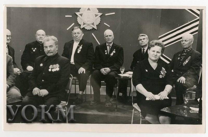 Фотография. Выступление на телевидении группы ветеранов 391 Режицкой стрелковой дивизии, Митрозаев А.А. (сидит 1-й слева).