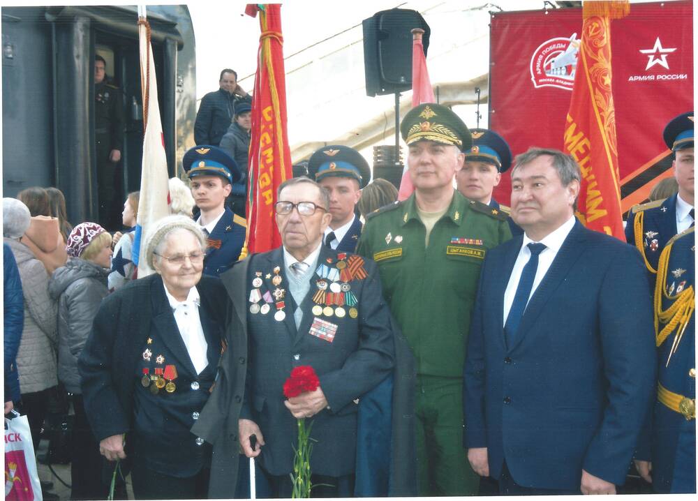 Фотография Я.К. Курикша, ветераны, кадеты и представители МЧС