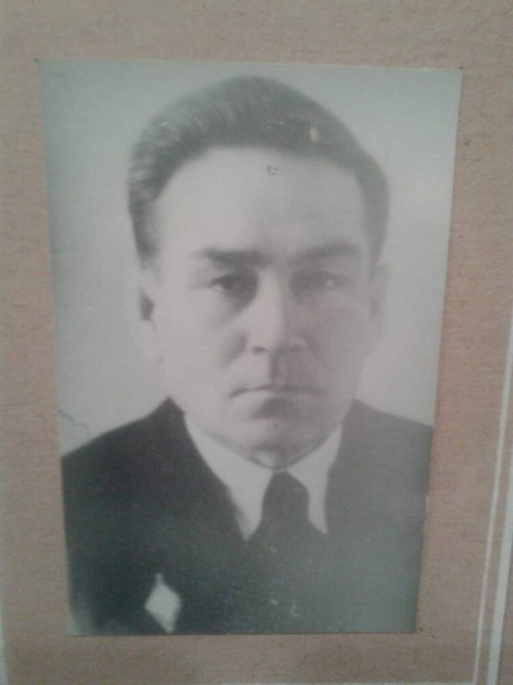 Фотография в деревянной раме. Ахтям Ахметович Мансуров (1895-1965 гг.), башкирский языковед.