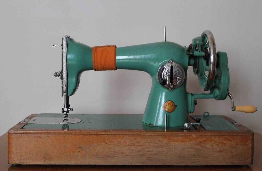Швейная машинка с ручным приводом