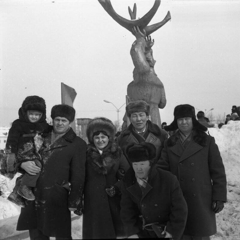 Негатив. По истории Алдана. Праздники. Коллективная фотография.