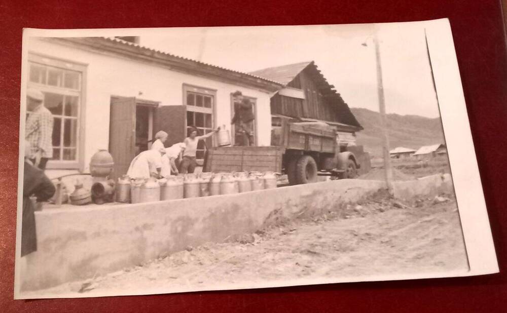 Фотография черно - белая Солонешенский маслосырзавод 1969 год