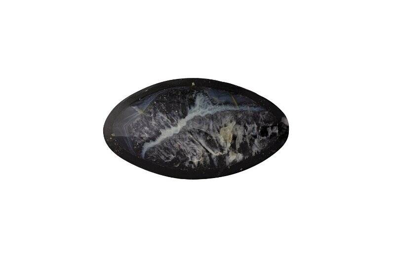 Брошь из темного агата, с кристаллическим кварцем на черной подложке с металлической булавкой, полирована. Из коллекции цветных камней Магаданской области.