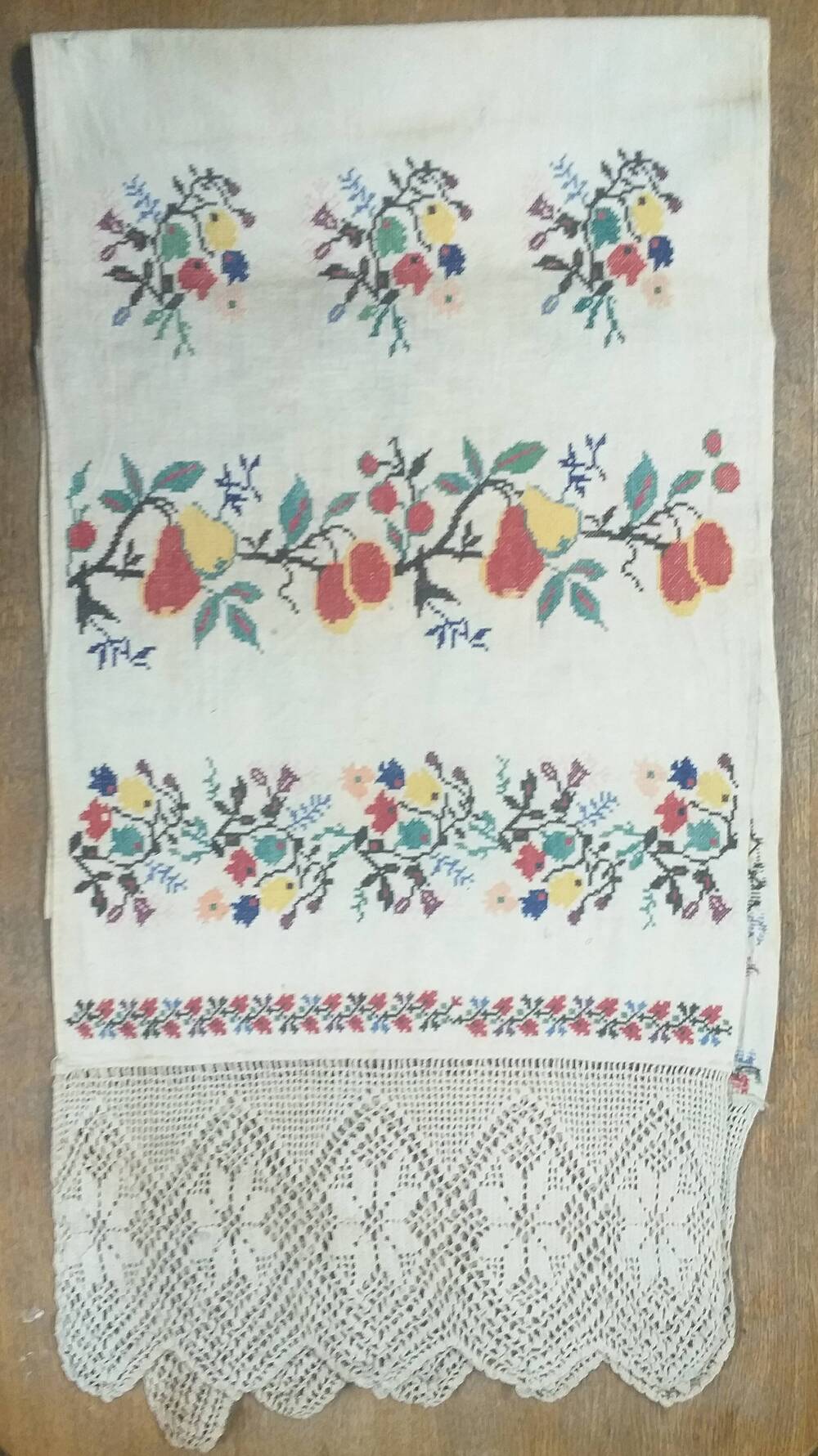 Полотенце - рушник, выполнено из домотканого холста, предмет народной культуры, обыденного и ритуального назначения, начало ХХ века.