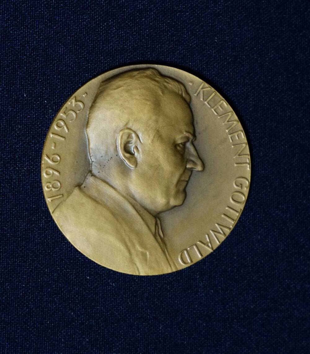 Медаль памятная, барельеф оплечный, надпись:1896-1953 KLEMENT GOTTWALD.
