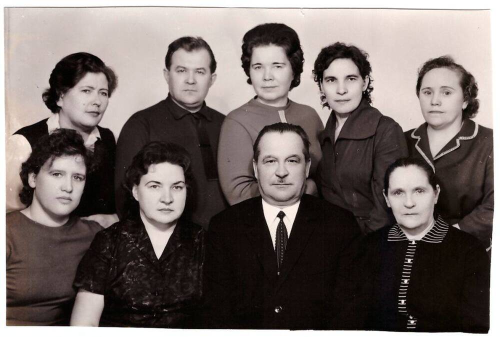 Фото черно-белое, групповое Коллектив Кожвинской больницы, 1970-е годы