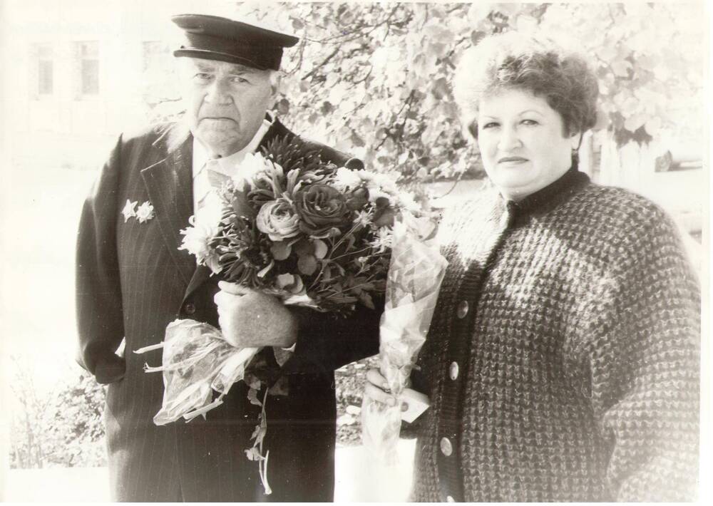 Фото Гайдадин И.Н. с дочерью после вручения ордена, 1994 год.